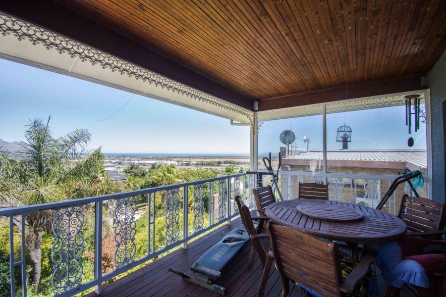 4 Bedroom Property for Sale in Heldervue Western Cape